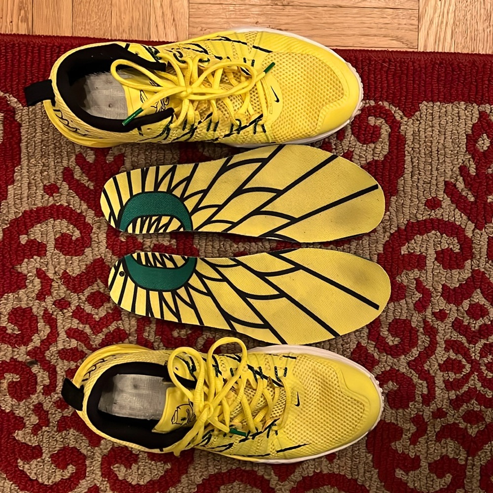 Men’s Nike University of Oregon yellow ‘Win the Day’ shoes